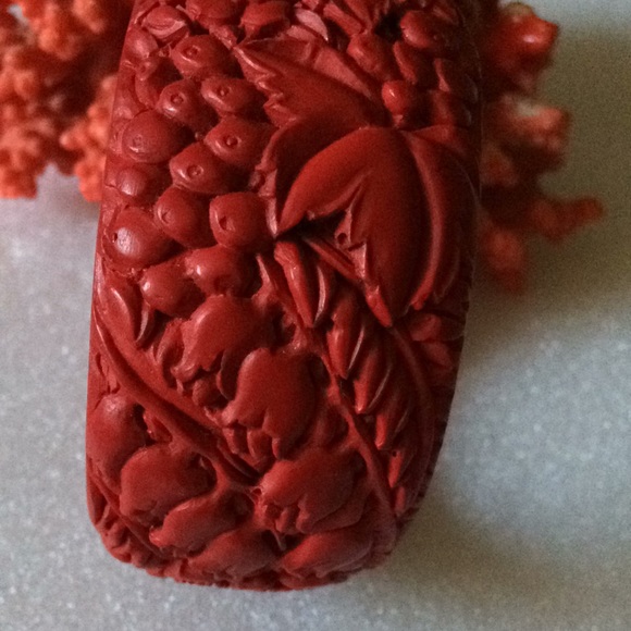 Vintage engraved cinnabar bangle - Picture 1 of 7